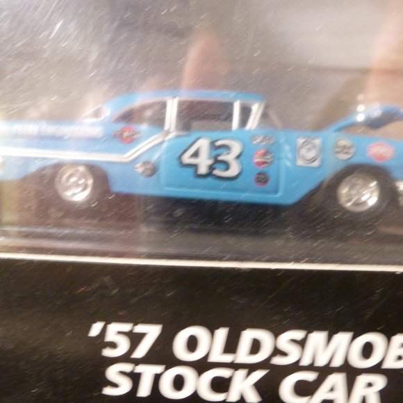 Hot Wheel Collectibles '57Oldsmobile car Limited - Picture 2 of 7